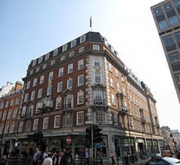 220px-Fortnum_Mason_panorama