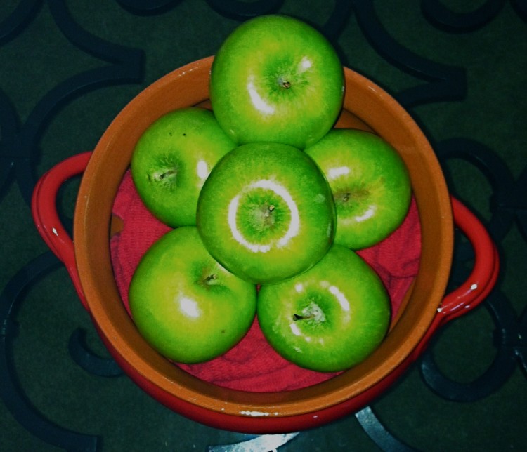 Bowl of apples