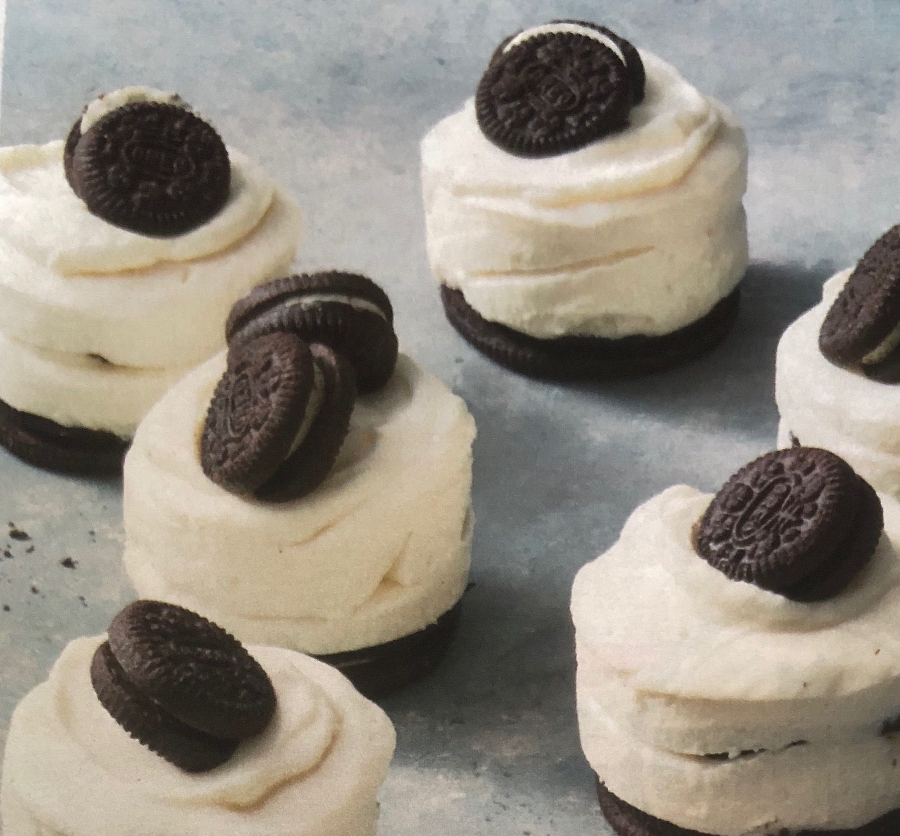 Mini Cookie Cheesecakes | Two Chums